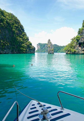 How many people do you take on your tour?