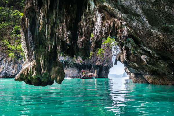 A beautiful shot of a cliff overhanging the Hong lagoon