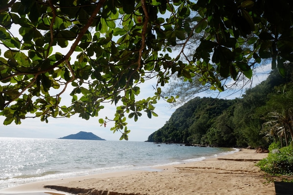laem singh beach with a view over the sea from beach level