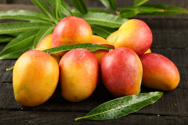 bunch of mangos on a table